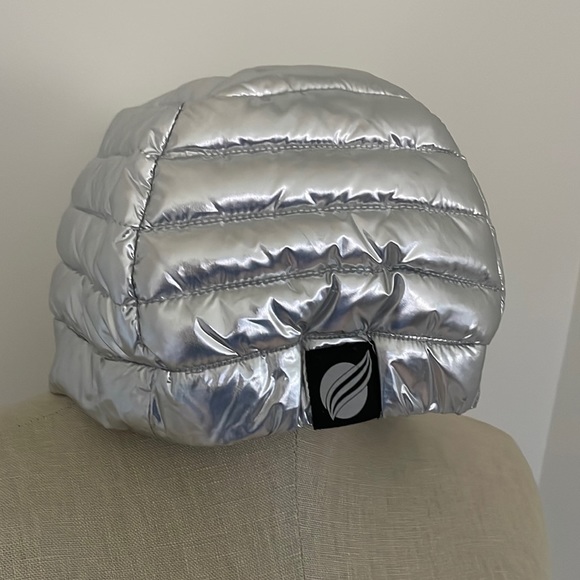 NEW Think Royln Downtown Crown Metallic Puffer Beanie main image 4